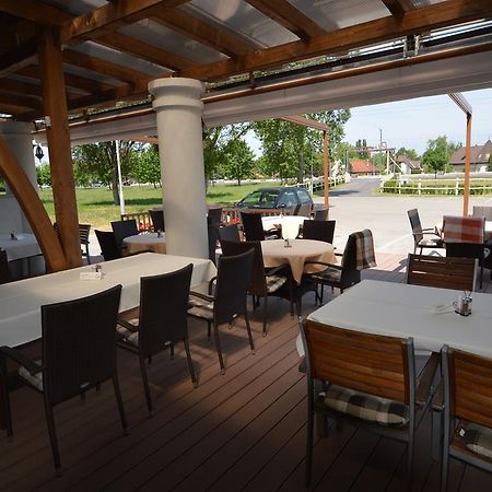Bed and Breakfast Piroska Csarda Es Panzio Siófok Exteriér fotografie