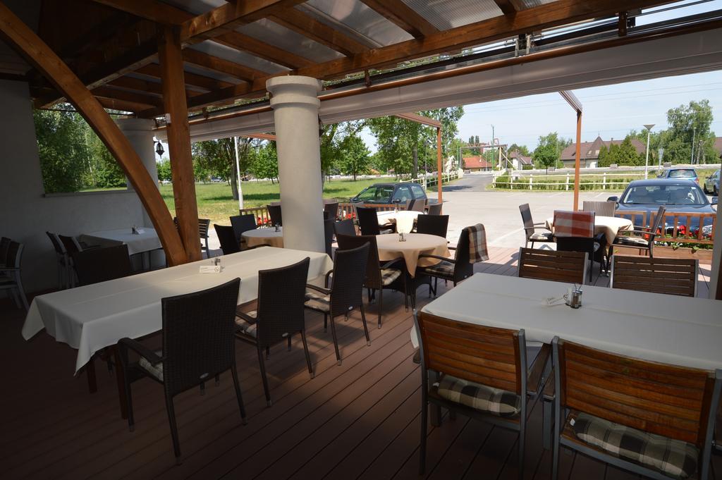 Bed and Breakfast Piroska Csarda Es Panzio Siófok Exteriér fotografie