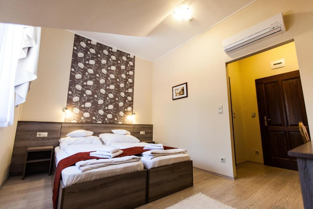Bed and Breakfast Piroska Csarda Es Panzio Siófok Pokoj fotografie